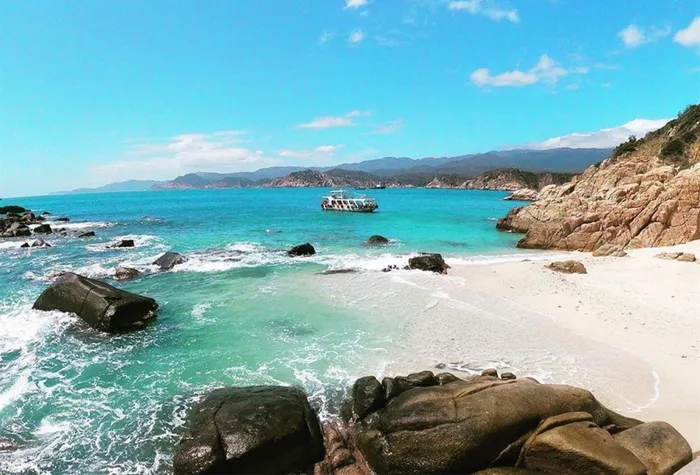 Bai Ba Dien Beach Vinh Hy Ninh Thuan Vietnam Travel Guide